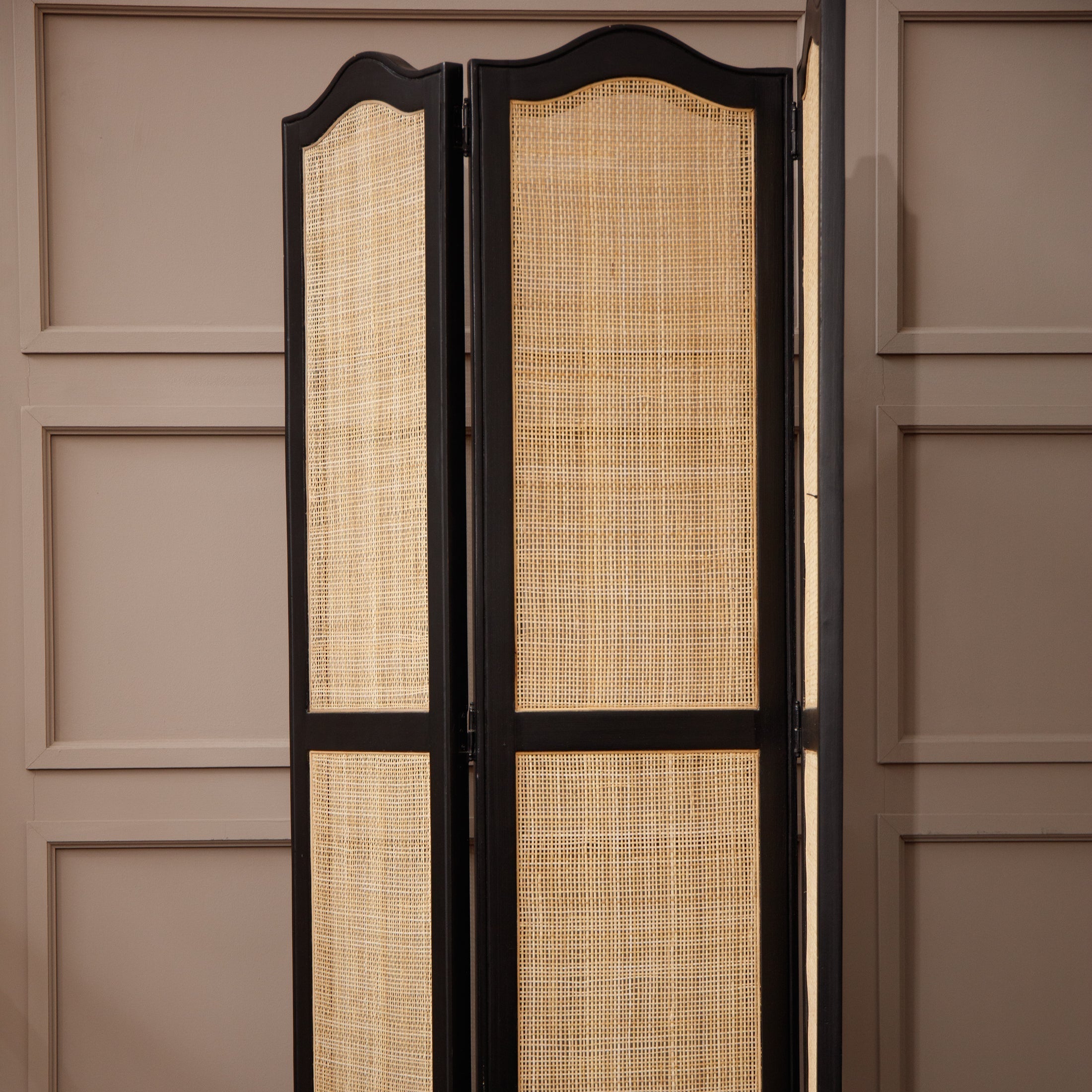 Roa Rattan Screen 
