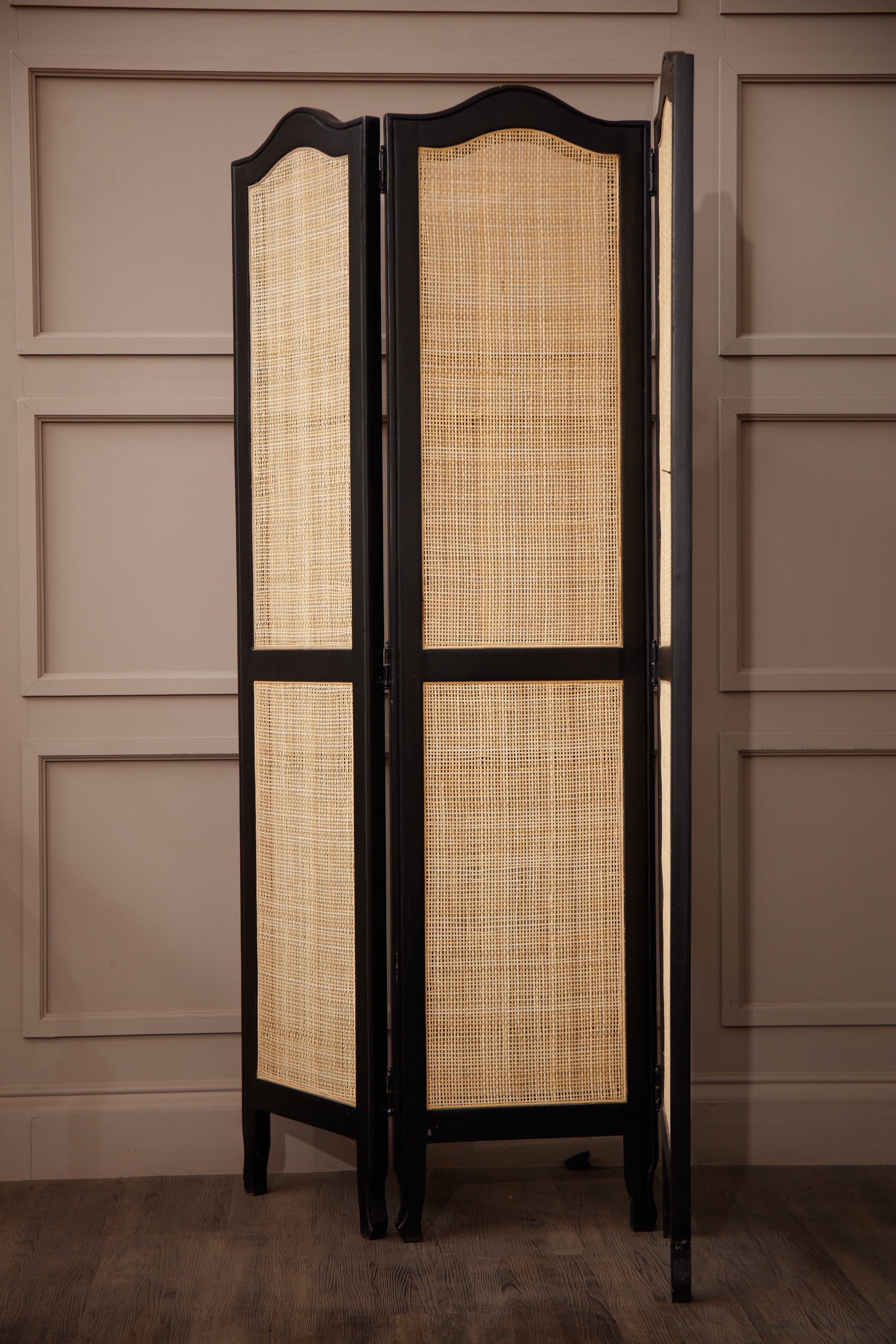 Roa Rattan Screen 